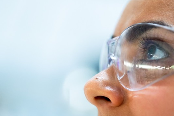Protección ocular y facial en la industria: cómo elegir el EPP correcto y evitar accidentes